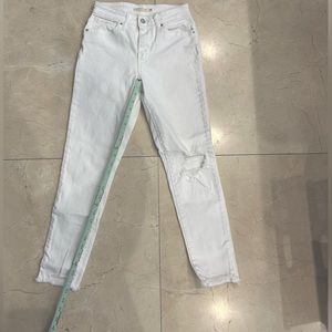 Levi’s Women 721 distressed High Rise Skinny jeans Size 28 in White